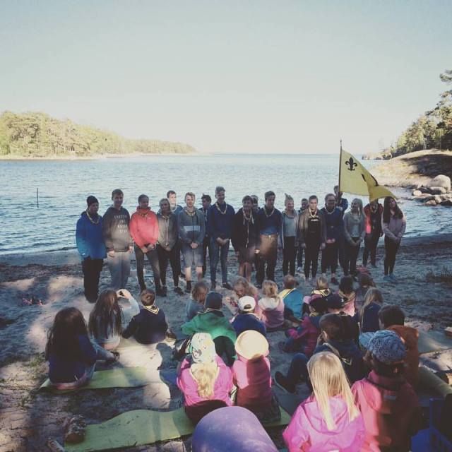 Päätösiltanuotio Sotilasuimarannalla 2017